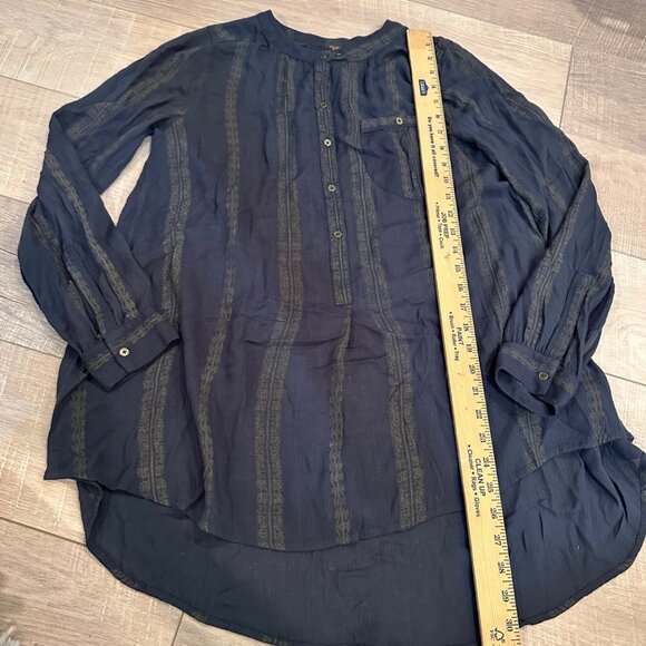 Free People XS Long Sleeve Navy Tunic Blouse W/ Button Front Rayon Material - Picture 3 of 7
